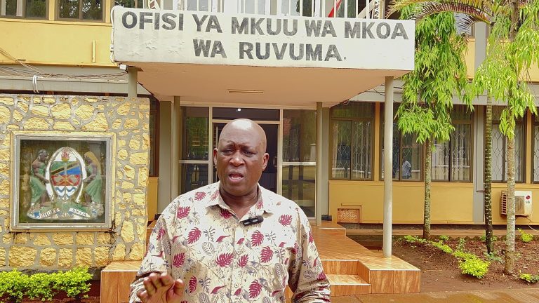 RC RUVUMA AWACHANGIA WAMACHINGA MIFUKO 50 YA SARUJI