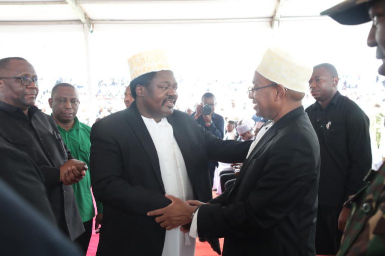 KATIBU MKUU WA CCM ASHIRIKI KATIKA MAZISHI YA HAYATI ALI HASSAN MWINYI