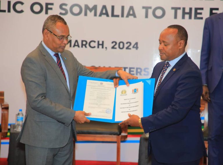 SOMALIA  RASMI MWANACHAMA WA NANE WA NCHI ZA JUMUIYA YA AFRIKA MASHARIKI .