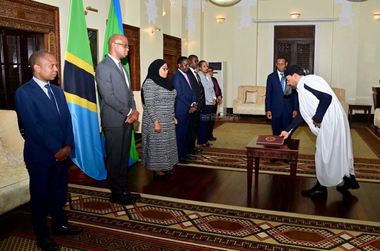RAIS SAMIA APOKEA HATI ZA MABALOZI WATEULE WA LIBYA NA BURUNDI