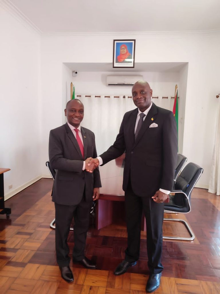BALOZI KASIKE ATETA NA BALOZI CONSTANT_SERGE BOUNDA JIJINI MAPUTO