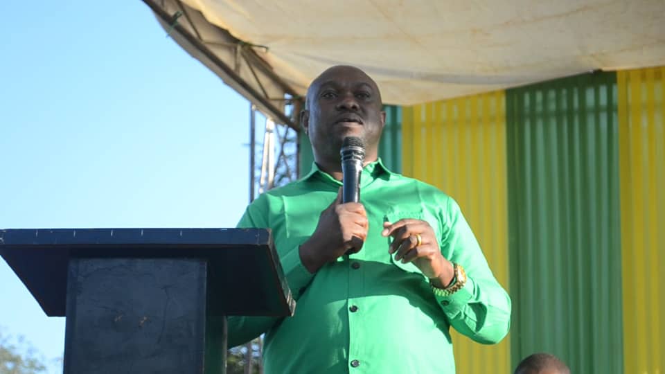 MWENYEKITI WA CCM WILAYA YA GEITA PENEZA NI MCHUNGAJI MWEMA LAZIMA WAMFUATE WAFUASI WAKE.