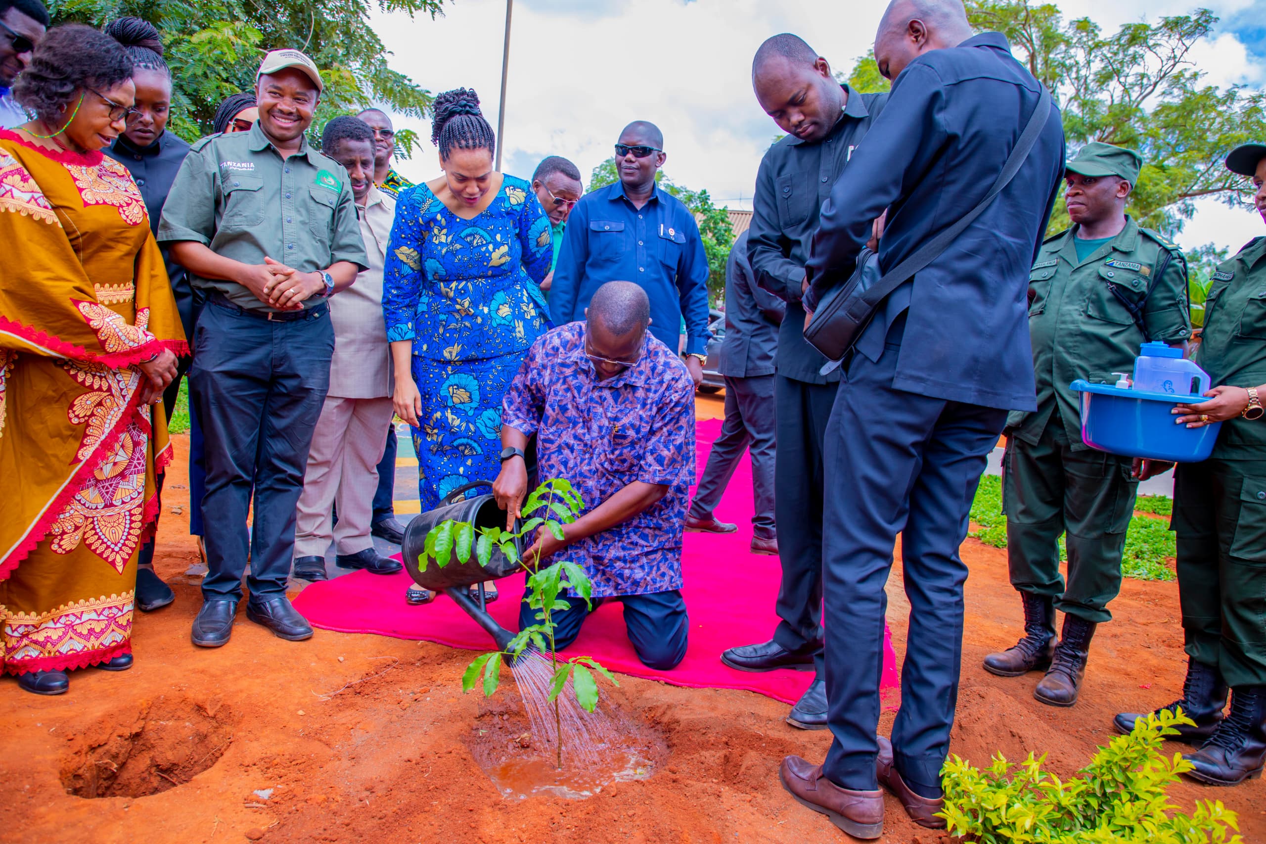 DKT. MPANGO WATAALAM WA MITI NA MISITU TOENI ELIMU YA AINA YA MITI YA ...