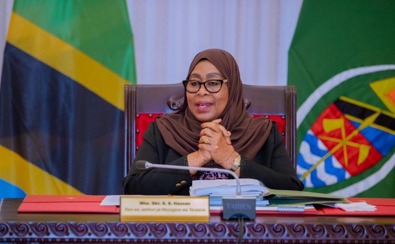 RAIS SAMIA AONGOZA KIKAO CHA BARAZA LA MAWAZIRI IKULU