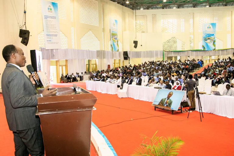 WAGANGA WAFAWIDHI NCHINI NA WATUMISHI NDANI YA SEKTA YA AFYA WATAKIWA KUTOKUWA KIKWAZO KWA WAWEKEZAJI