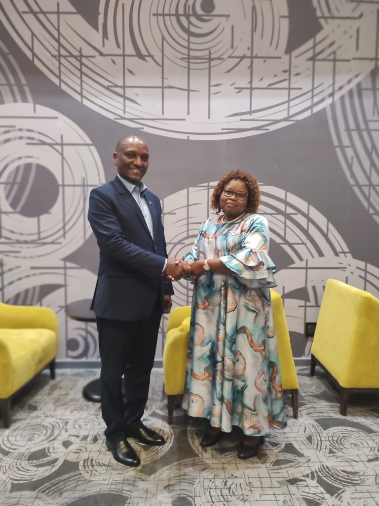 BALOZI KASIKE AKUTANA NA WAZIRI WA UTALII NA MAZINGIRA ESWATINI