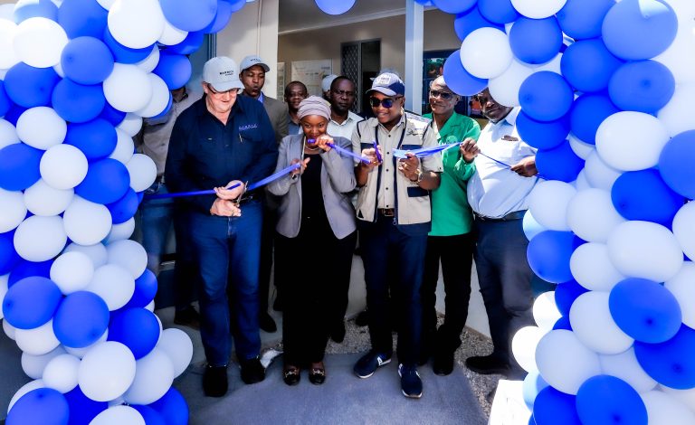 WAZIRI MAVUNDE AZINDUA BARRICK ACADEMY KATIKA MGODI WA BUZWAGI ULIOFUNGWA