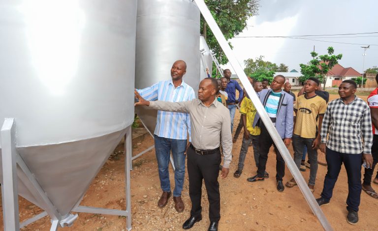 VIJANA 19 WAHITIMU MAFUNZO YA UTENGENEZAJI WA VIHENGE KUDHIBITI SUMUKUVU