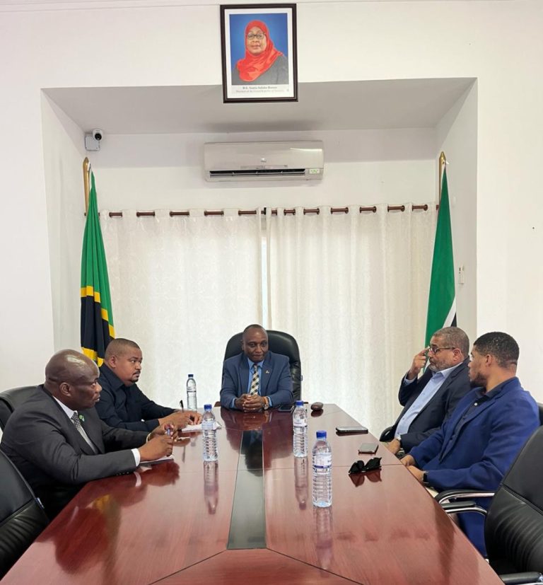 BALOZI KASIKE AKUTANA NA GAVANA WA JIMBO LA ZAMBEZIA MSUMBIJI