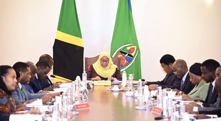 RAIS DKT. SAMIA AONGOZA KIKAO CHA BARAZA LA MAWAZIRI, IKULU CHAMWINO DODOMA         
