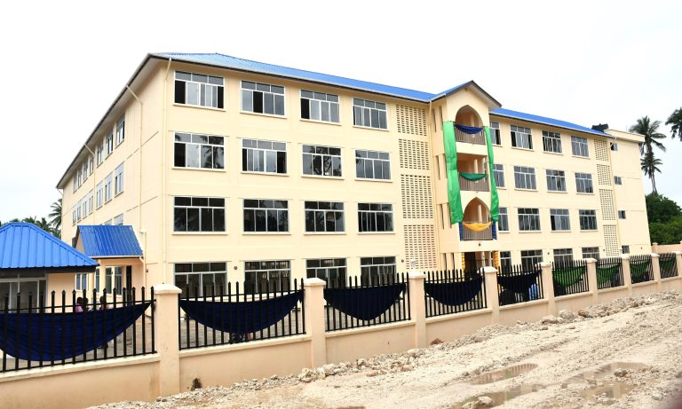 DK.HUSSEIN MWINYI AFUNGUA SKULI YA SEKONDARI KIWANI WILAYA YA MKOANI PEMBA
