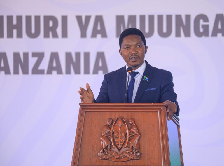 UZINDUZI WA KITABU CHA MIAKA 60 YA HISTORIA YA OFISI YA MAKAMU WA RAIS PAMOJA NA KITABU CHA SAFARI ZA PICHA YA JAMHURI YA MUUNGANO WA TANZANIA