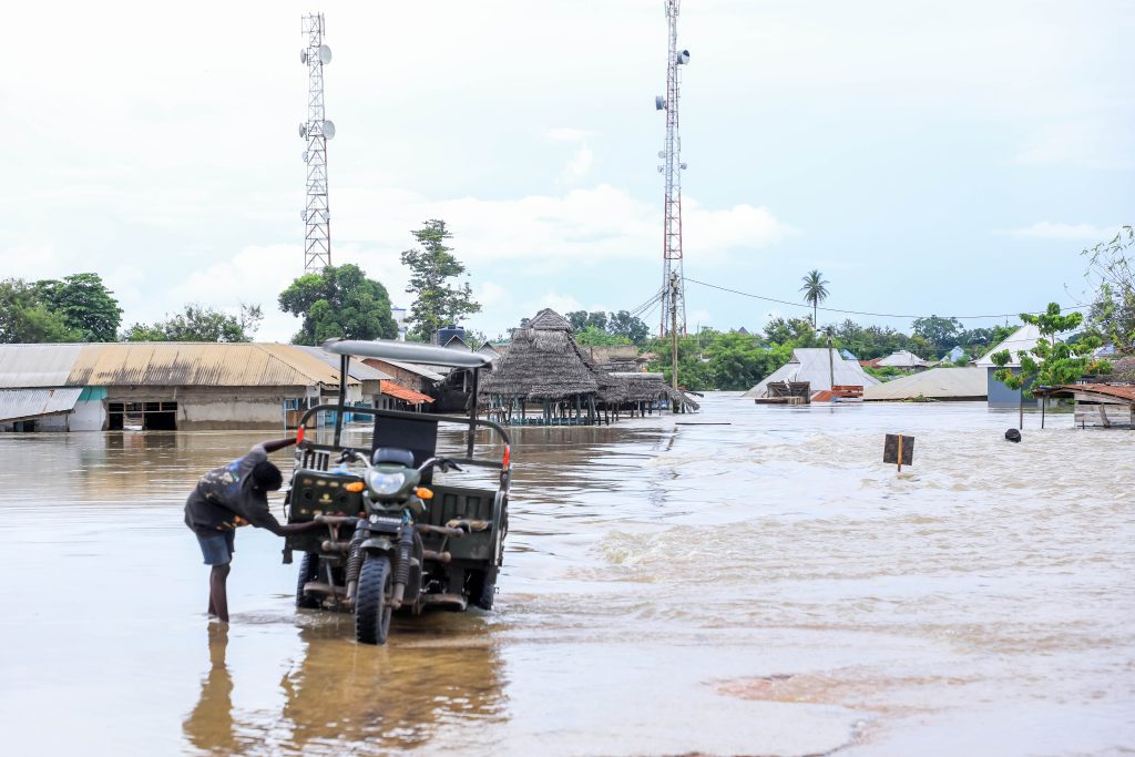 MCHENGERWA ATOA MIL.40/- KUSAIDIA WANANCHI WALIOKUMBWA NA MAFURIKO ...