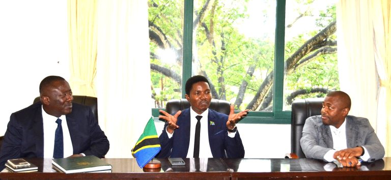 WAZIRI JAFO ATAKA KASI YA USIMAMIZI BIASHARA YA KABONI, NISHATI SAFI YA KUPIKIA