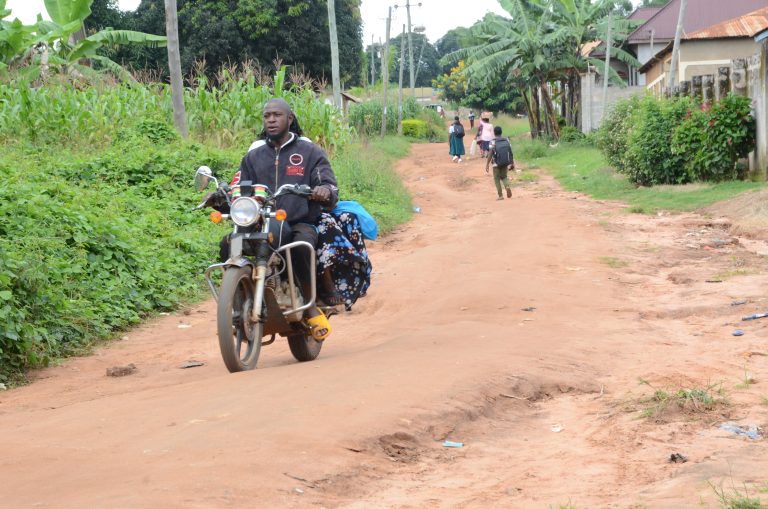 WANANCHI WA MSAMALA WILAYANI  SONGEA WAIOMBA TANROADS NA TARURA KUFANYA MATENGENEZO YA BARABARA ZAKE.
