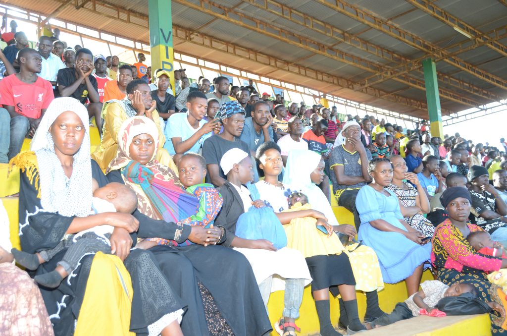 RC  RUVUMA AFUNGA BONANZA LA  EID EL FITRI KATIKA UWANJA WA MAJIMAJI MJINI SONGEA