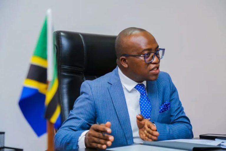WAZIRI MAVUNDE AKUTANA NA MWENYEKITI WA BODI YA EITI JIJINI DAR ES SALAAM