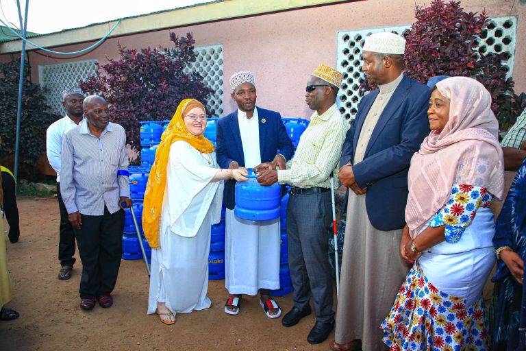 MBUNGE KEYSHA AMPA TANO RAIS SAMIA//AGAWA MITUNGI 200 YA GESI KWA WATU WENYE ULEMAVU MKOA WA DODOMA