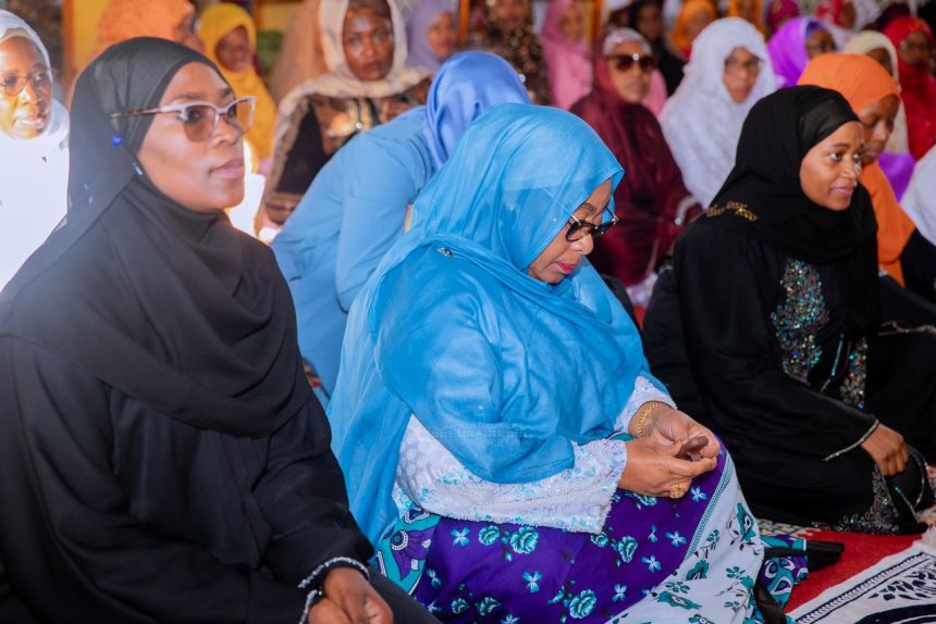 RAIS SAMIA ASHIRIKI IBADA YA EID EL FITRI MSIKITI MKUU WA BAKWATA MFALME WA (VI) WA MOROCCO DAR ES SALAAM