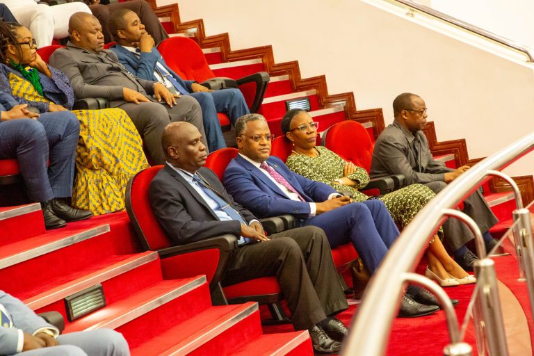 MATUKIO KATIKA PICHA OFISI YA WAZIRI MKUU BUNGENI DODOMA