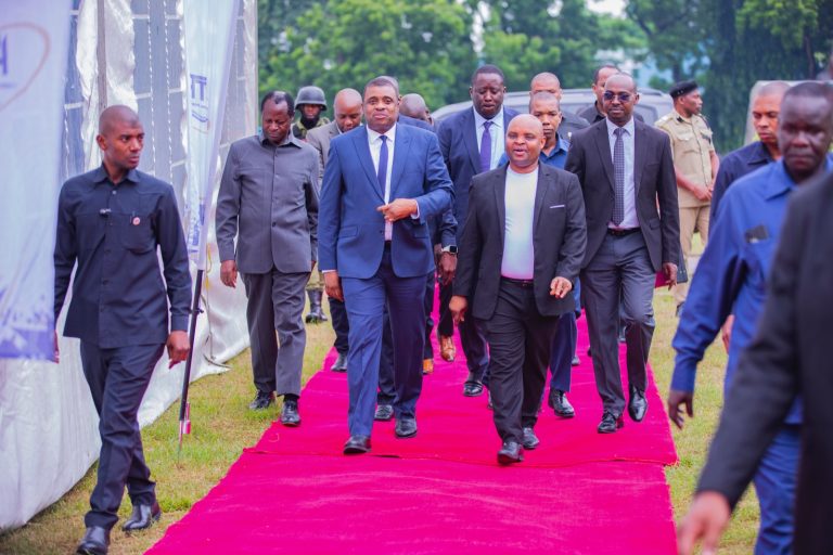 MHE. ABDULLA TUULINDE MUUNGANO WETU KWA GHARAMA YOYOTE