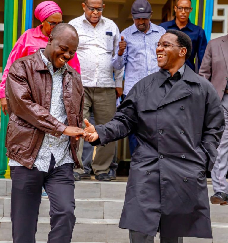 RC ARUSHA AWATAKA WANANCHI KUTUNZA MAZINGIRA NA KUPANDA MITI
