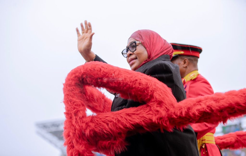 RAIS SAMIA AWAONGOZA WATANZANIA  MAADHIMISHO YA MIAKA 60 YA MUUNGANO UWANJA WA UHURU
