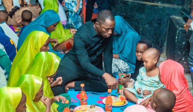 MKURUGENZI WA FURAHA MEDIA AWAOMBA WATANZANIA KWASAIDIA WENYE MAHITAJI MUHIMU