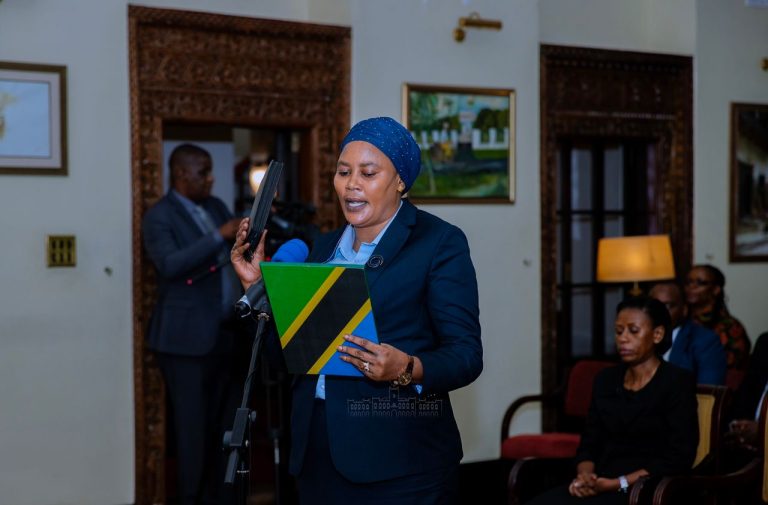 RAIS SAMIA AMUAPISHA NAIBU  WAKILI MKUU WA SERIKALI NA VIONGOZI WENGINE