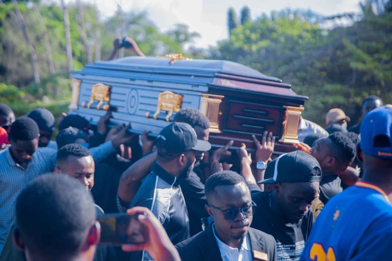 MKURUGENZI WA FURAHA FM AMLILIA MAREHEMU NOEL MWINGIRA WA AYO TV, AWAASA VIJANA WAISHI KWA KUPENDANA