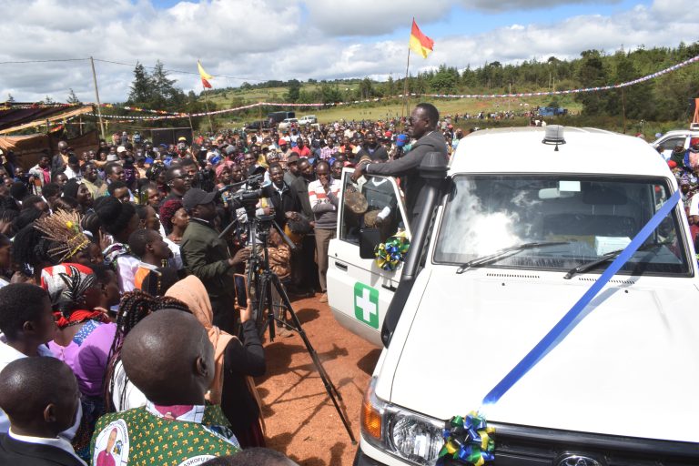 MBUNGE WA NJOMBE MJINI DEO MWANYIKA AKABIDHI GARI LA WAGONJWA MAKOWO