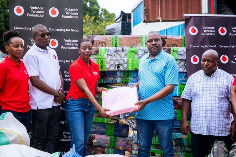VODACOM YATOA MSAADA WA KIBINADAMU KWA WAHANGA WA MAFURIKO PWANI