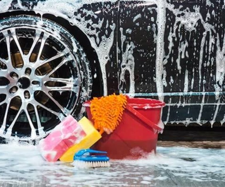 MIMI NI DOKTA ILA NAFANYA KAZI CARWASH