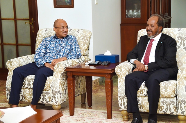 DK.HUSSEIN MWINYI AZUNGUMZA NA RAIS WA SHIRIKISHO LA JAMHURI YA SOMALIA IKULU NDOGO MIGOMBANI LEO.28-4-2024.