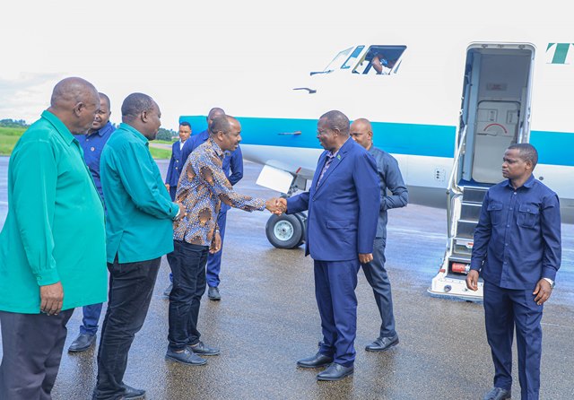 MAKAMU WA RAIS AKIWASILI PEMBA.