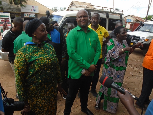 KAMATI YA SIASA NYAMAGANA YACHARUKA KUSUASUA UJENZI BARABARA YA BUHONGWA,IGOMA.