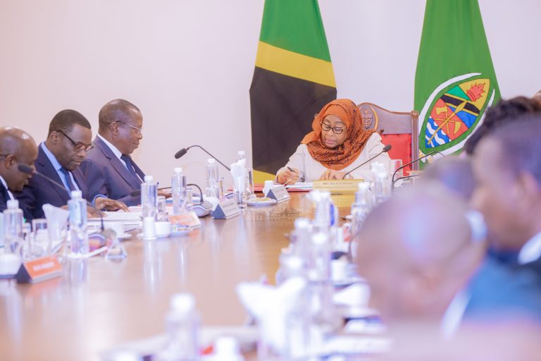 RAIS SAMIA AONGOZA KIKAO CHA BARAZA LA MAWAZIRI CHAMWINO DODOMA
