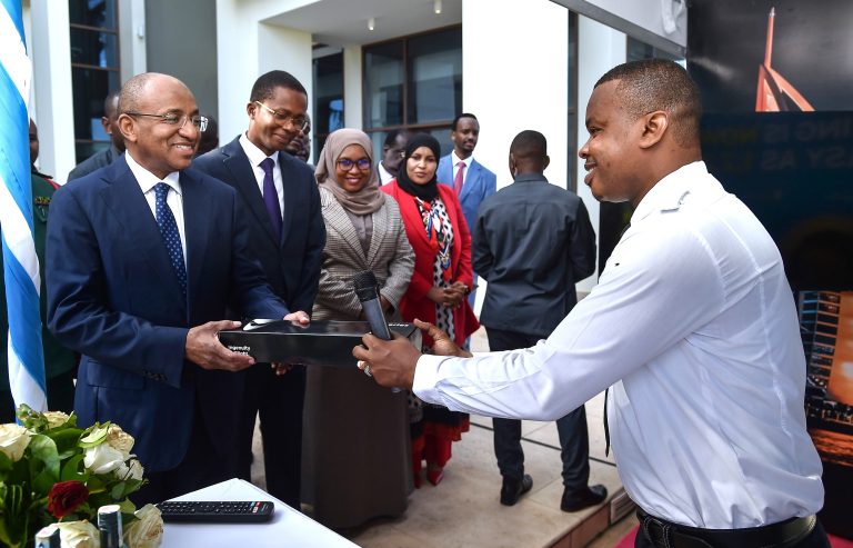 RAIS WA ZANZIBAR MHE.DK.HUSSEIN MWINYI AFUNGUA KONGAMANO LA 6 LA USAFIRI WA ANGA WA JUMUIYA YA AFRUKA MASHARIKI UKUMBI WA HOTELI YA VERDE MTONI ZANZIBAR LEO