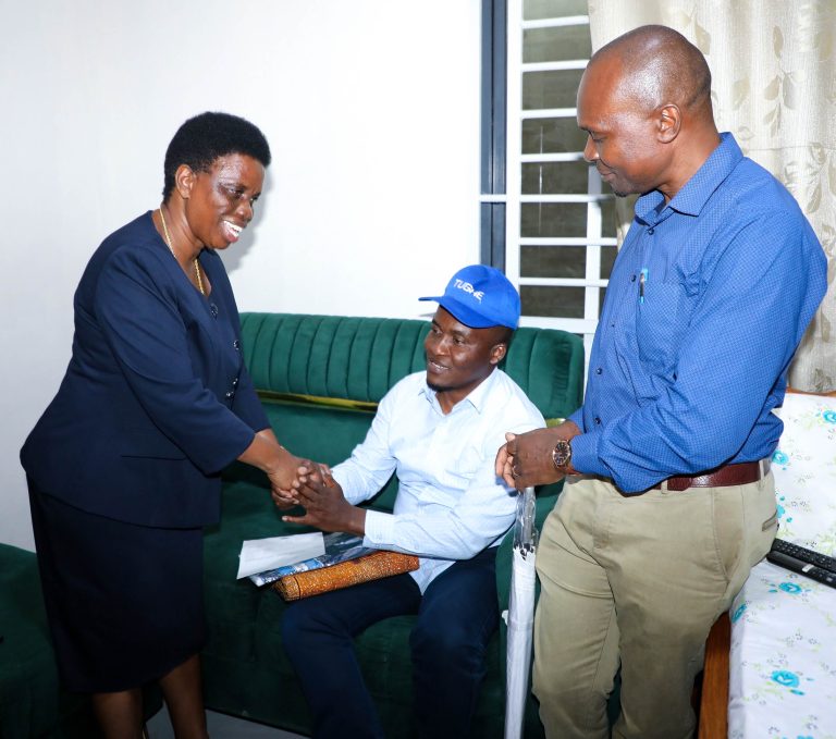 MFANYAKAZI HODARI WIZARA YA FEDHA 2024 AKABIDHIWA CHETI
