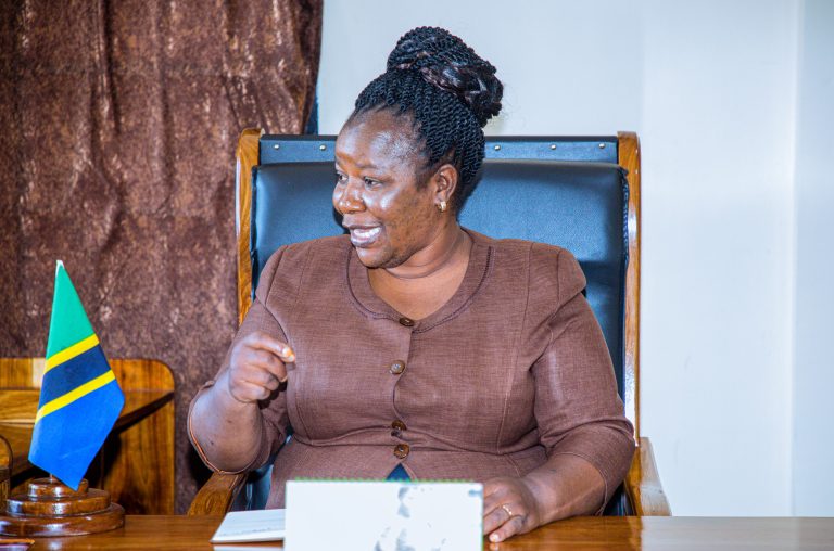WANANCHI WA BIHARAMULO WATAKIWA KUJITOKEZA KWA WINGI KUPATA ELIMU YA FEDHA