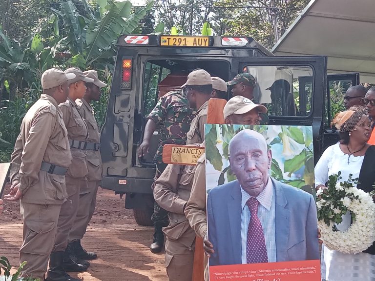 MAELFU YA WANANCHI NA VIONGOZI WAJITOKEZA KILIMANJARO KUMZIKA BABA MZAZI WA MBUNGE KOKA