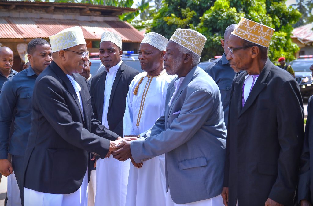 RAIS DK. MWINYI AJUMUIKA NA WANANCHI WA BWELEO KATIKA SALA YA IJUMAA