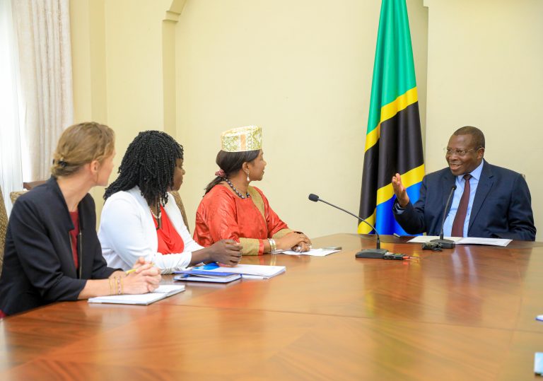 MAKAMU WA RAIS AFANYA MAZUNGUMZO NA UNHCR NA UNEP