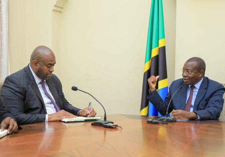 MAKAMU WA RAIS AFANYA MAZUNGUMZO NA BALOZI SAIDI YAKUBU