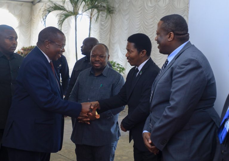 MAKAMU WA RAIS AFUNGUA KONGAMANO LA WADAU WA MAZINGIRA