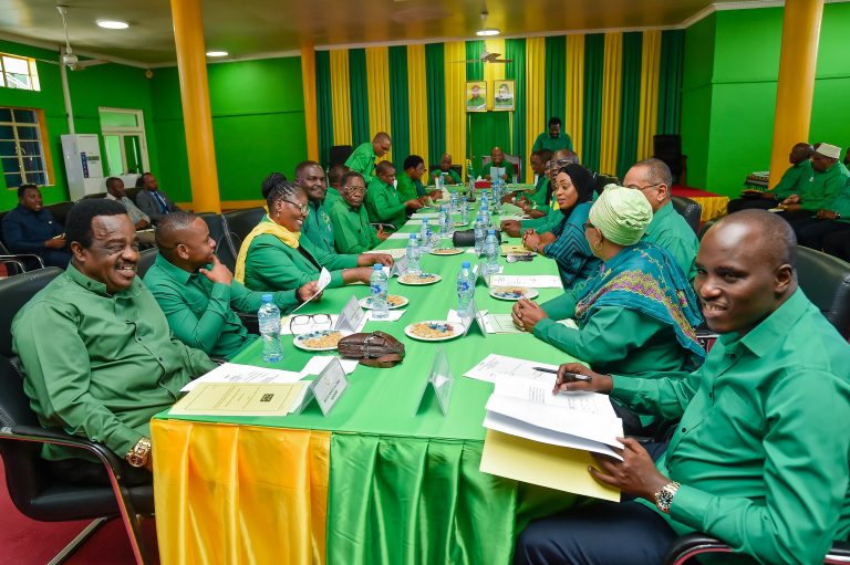 DKT.MWINYI AONGOZA KIKAO CHA KAMATI YA CCM, ZANZIBAR