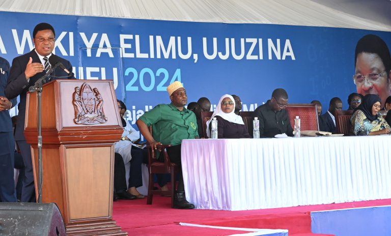 WAZIRI MKUU AZINDUA MRADI WA AIRTEL SMARTWASOMI
