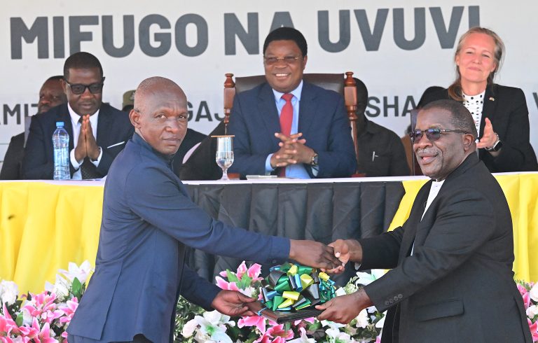 WAZIRI MKUU AZINDUA KITUO ATAMIZI CHA UFUGAJI
