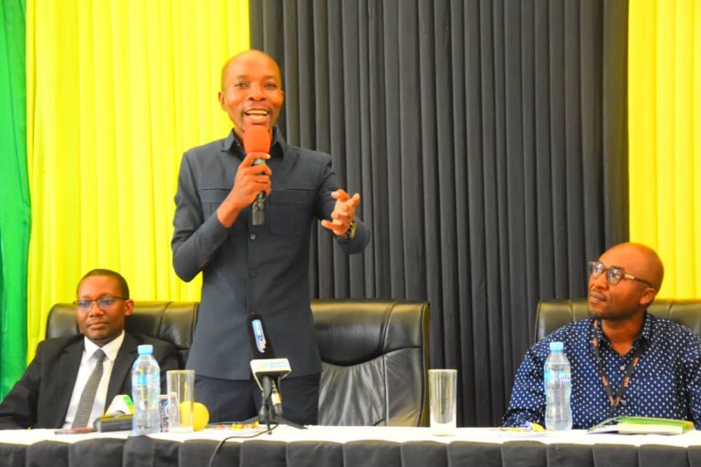 DC KATWALE AWATAKA WATOA HUDUMA KWENYE MABASI KUZINGATIA UBORA NA USALAMA