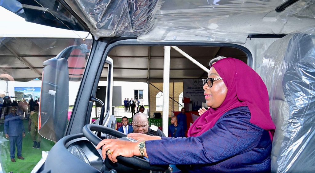 RAIS SAMIA AZINDUA KIWANDA CHA KUUNGANISHA MALORI CHA SATURN CORPORATION KIGAMBONI